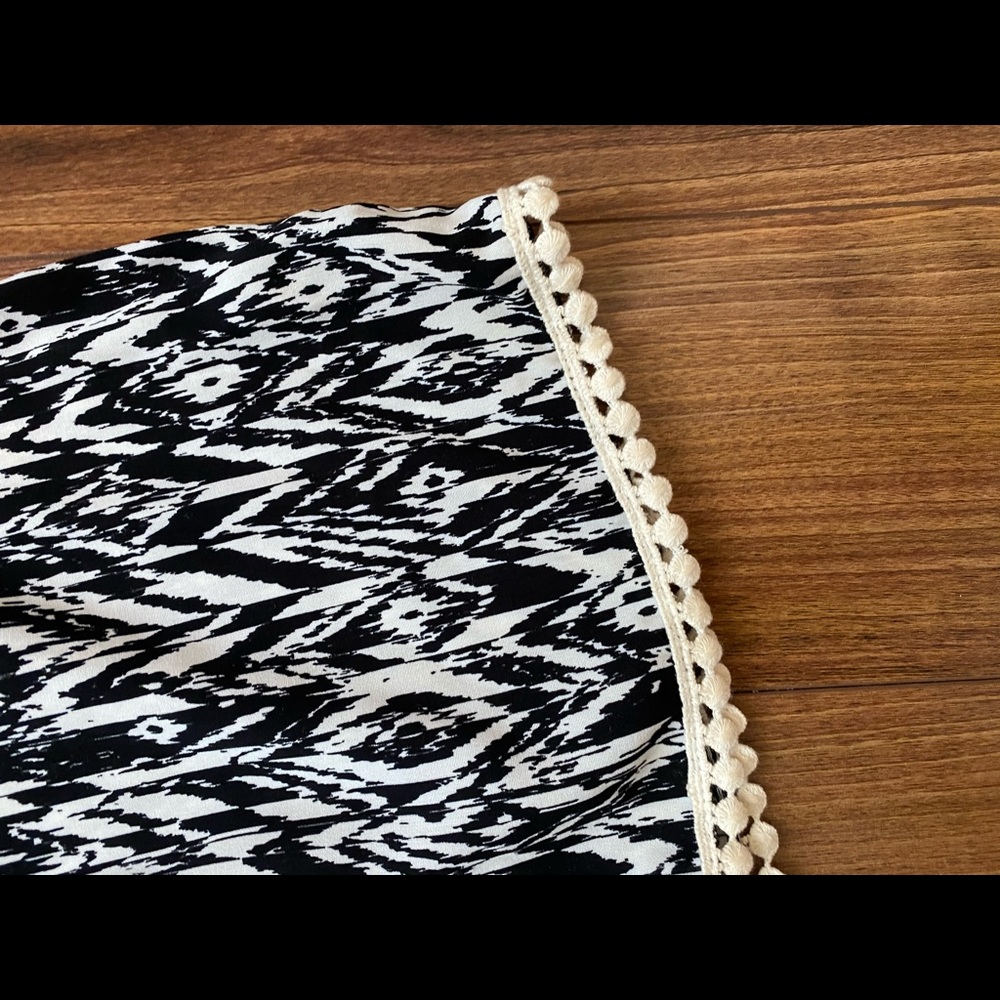 Adorable black/white poly Fabric Shorts, small, trim accent. no wrinkle - Picture 3 of 3
